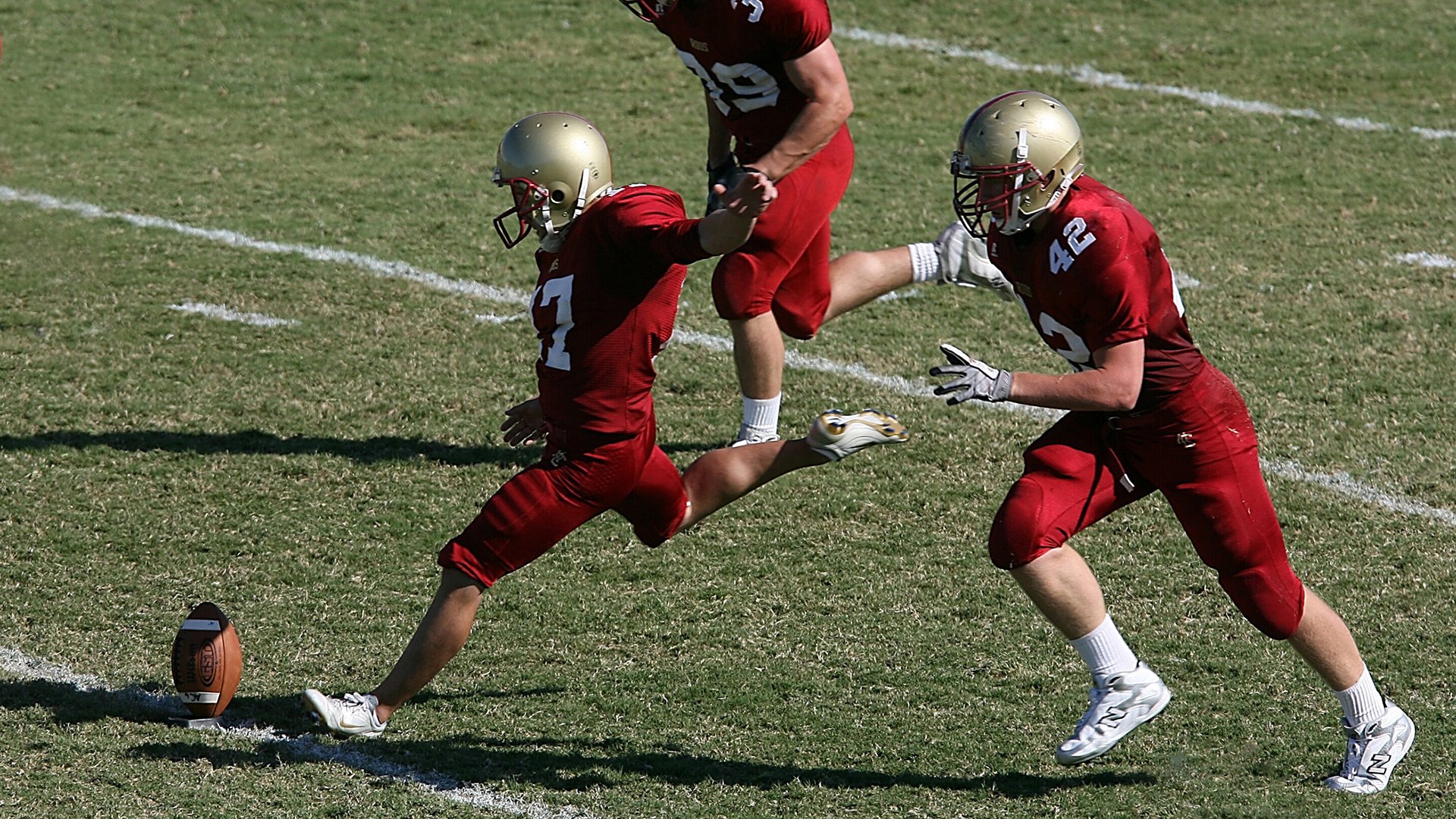 篮球让青春更加无畏与自由，篮球让生活充满诗意作文