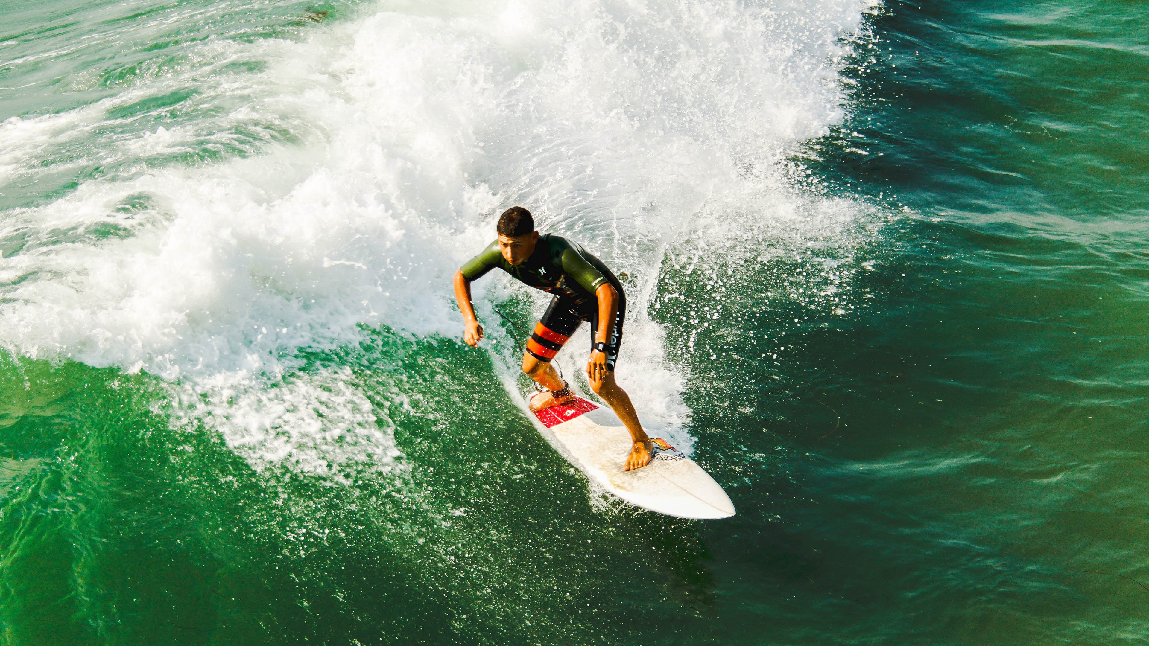 电竞少年挑战极限创造辉煌,电子竞技少年
