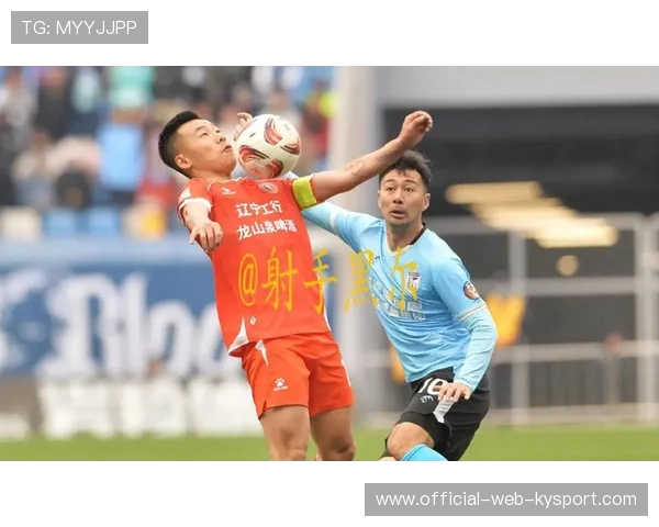 辽宁铁人中场回收不及时，对手二次进攻频频起脚