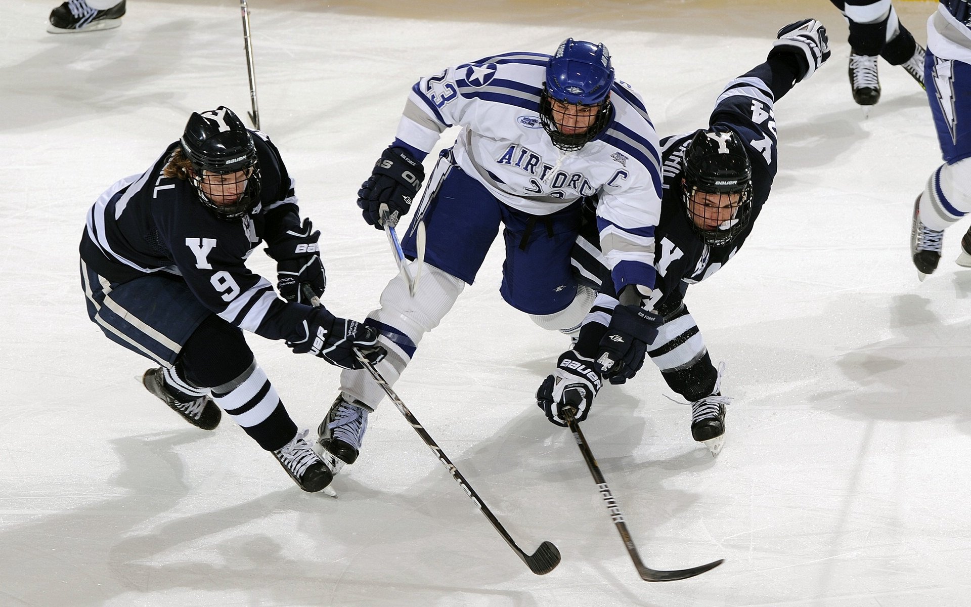 女篮姑娘的努力换来荣耀与泪水，这个女篮